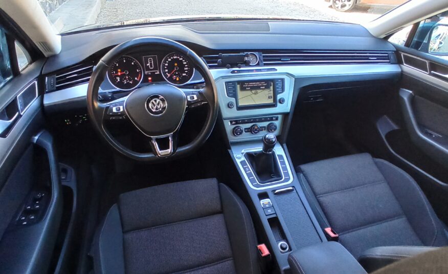 Volkswagen Passat Variant 2.0TDI 128 698 km. Servisná kniha.